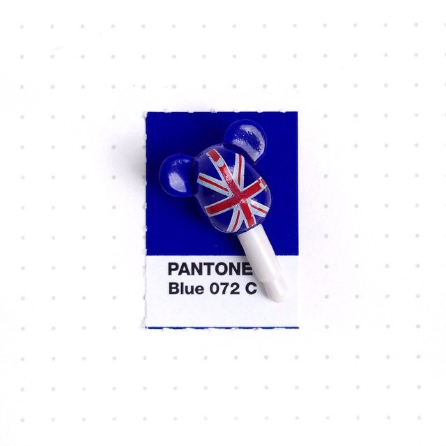 Pantone 038